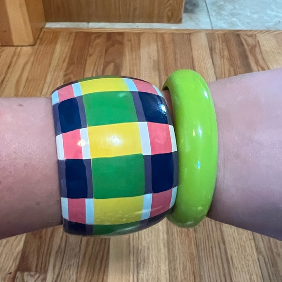 Fun & bright checkered bangle. Barbie inspired - Picture 3 of 3